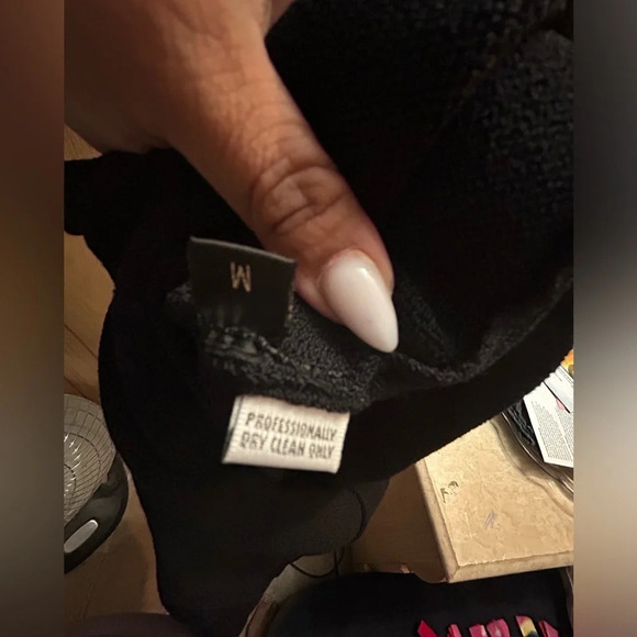 ST.JOHN black knit shirt in excellent condition size medium - Picture 5 of 5